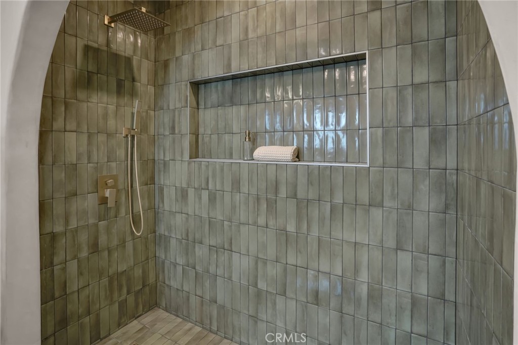 1912 W 76th Property Photo 51