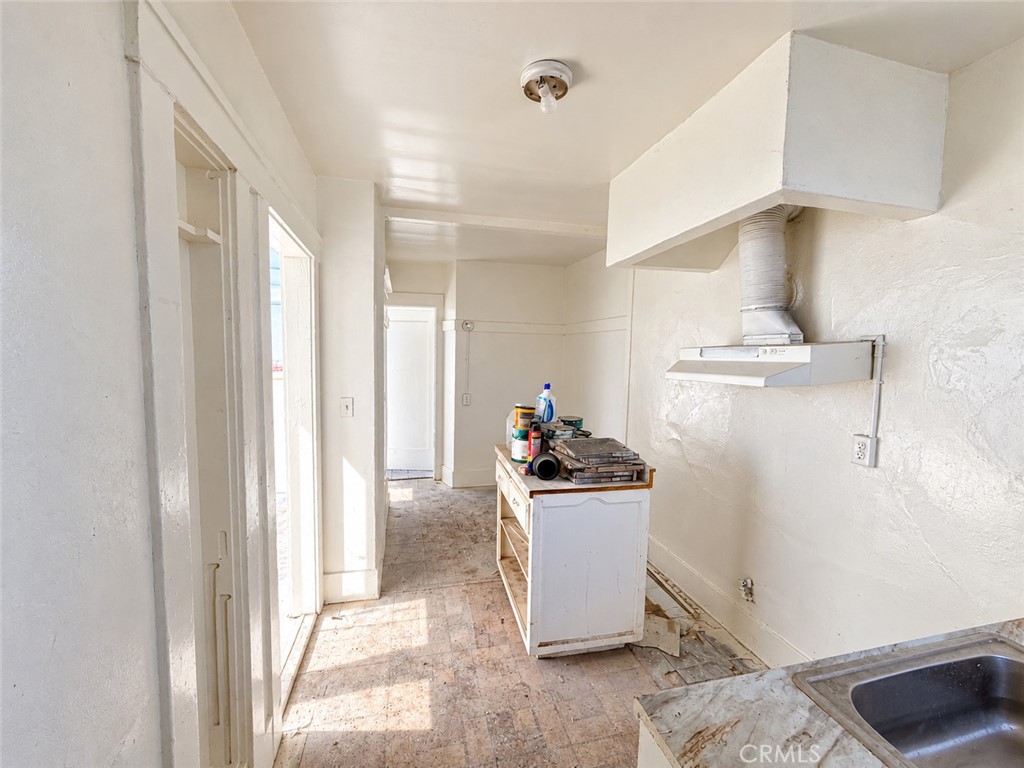 1306 W Martin Luther King Jr Property Photo 6