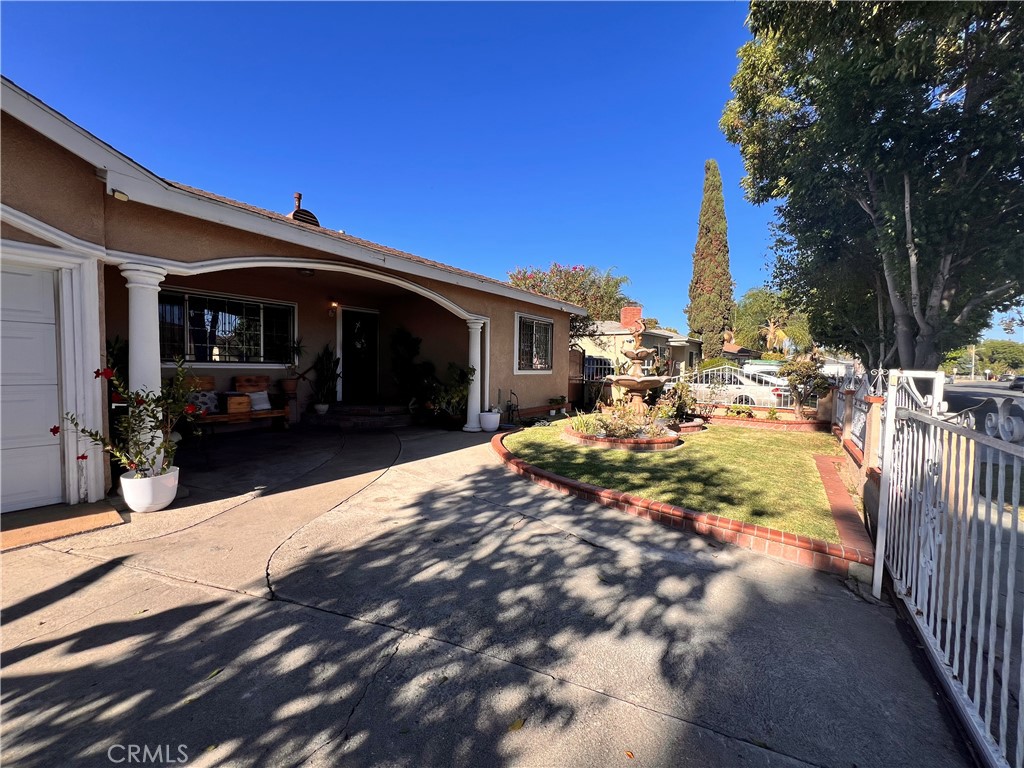 4815 Olanda Property Photo 2