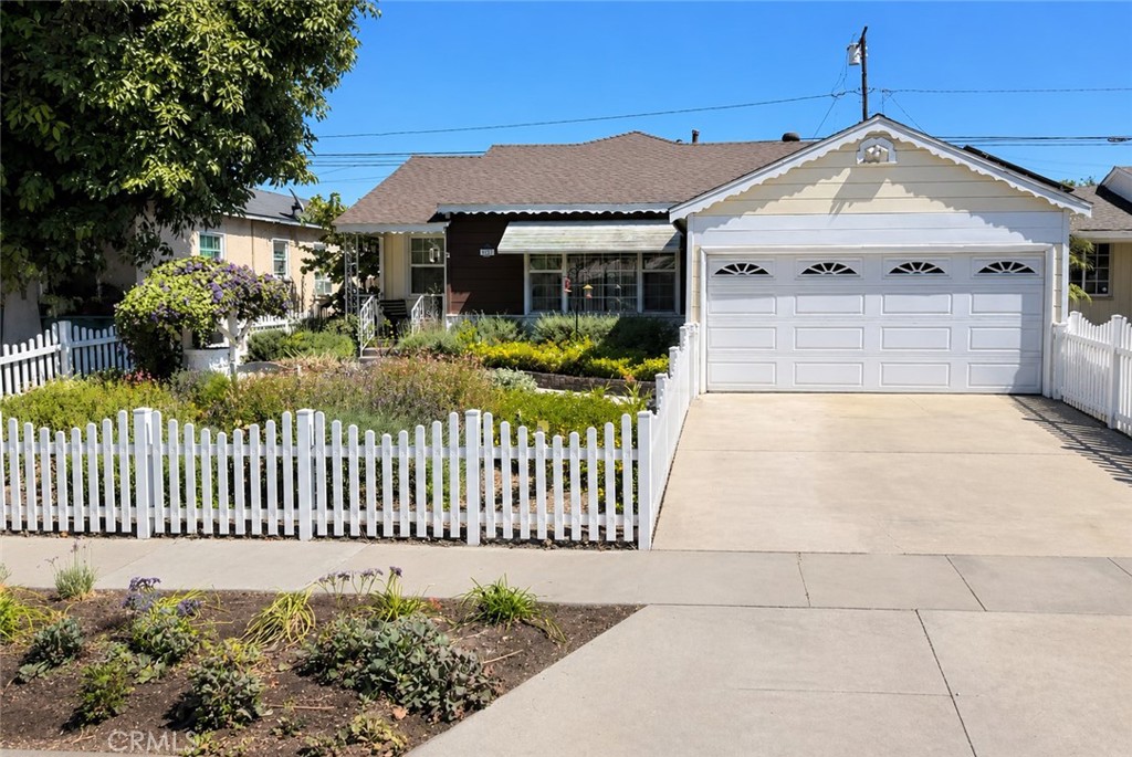 5122 Downey Property Photo 1