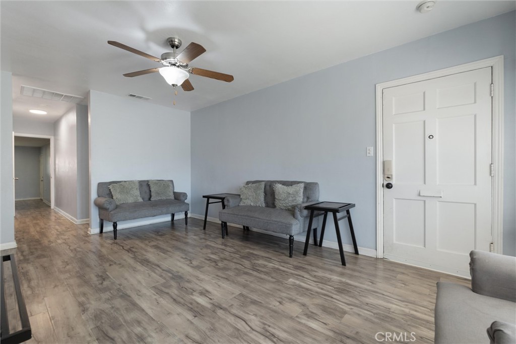 1513 W 138th Property Photo 6