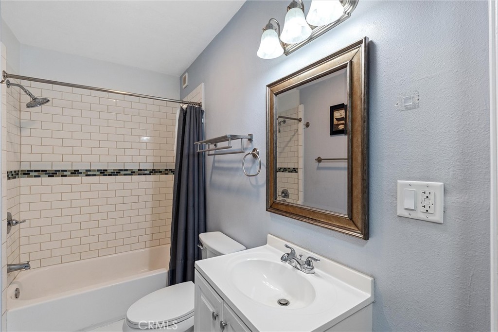 1513 W 138th Property Photo 17