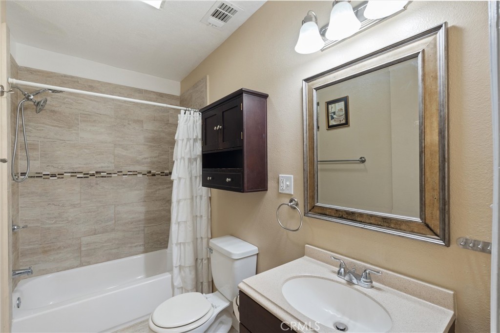 1513 W 138th Property Photo 28