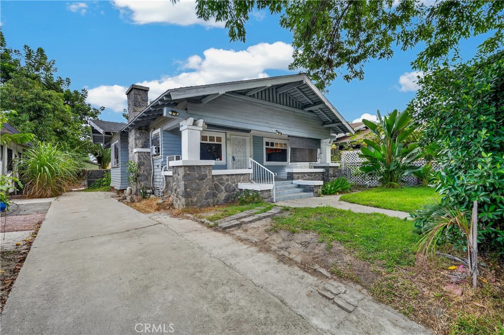 659 E 52nd Place Property Photo 1