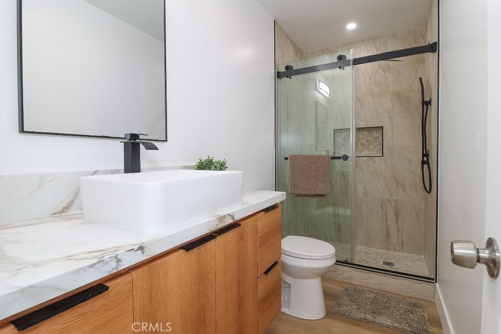 1839 W 35th Place Property Photo 15
