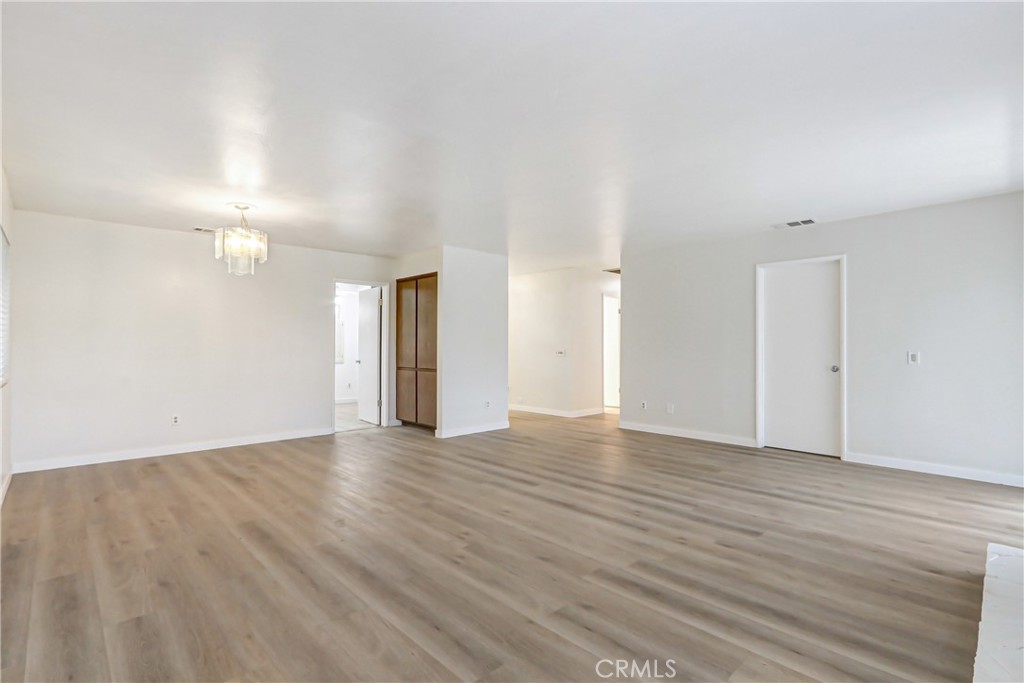 180 E Parkdale Property Photo 4