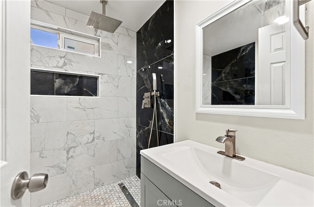 9426 Tamarisk Avenue 86 Property Photo 12