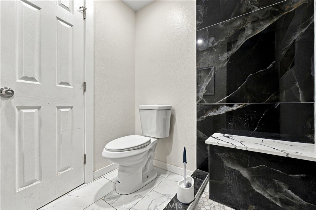 9426 Tamarisk Avenue 86 Property Photo 13
