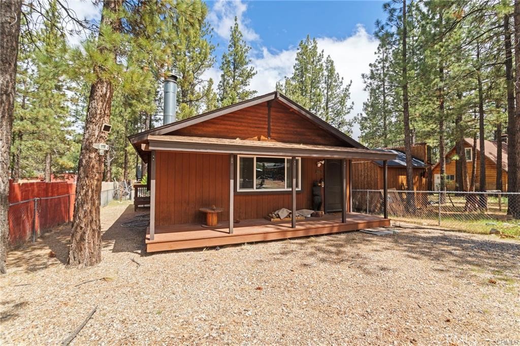 2051 6th Property Photo 3