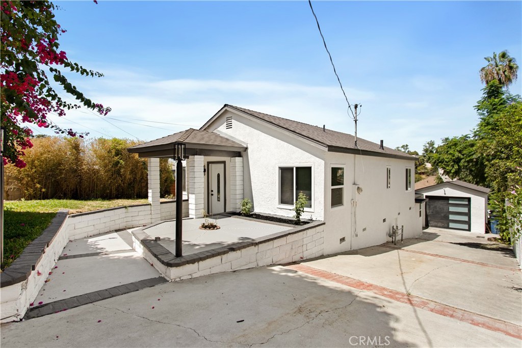 1451 Volney Property Photo 1