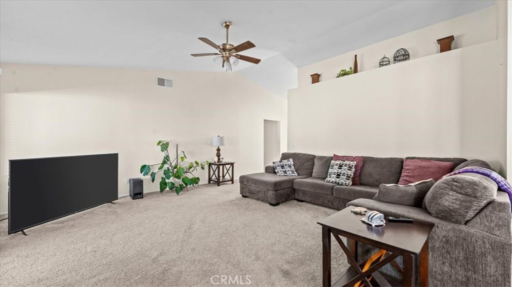 13561 Cuyamaca Property Photo 4