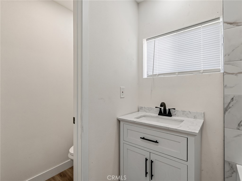 1028 E 10th Property Photo 26