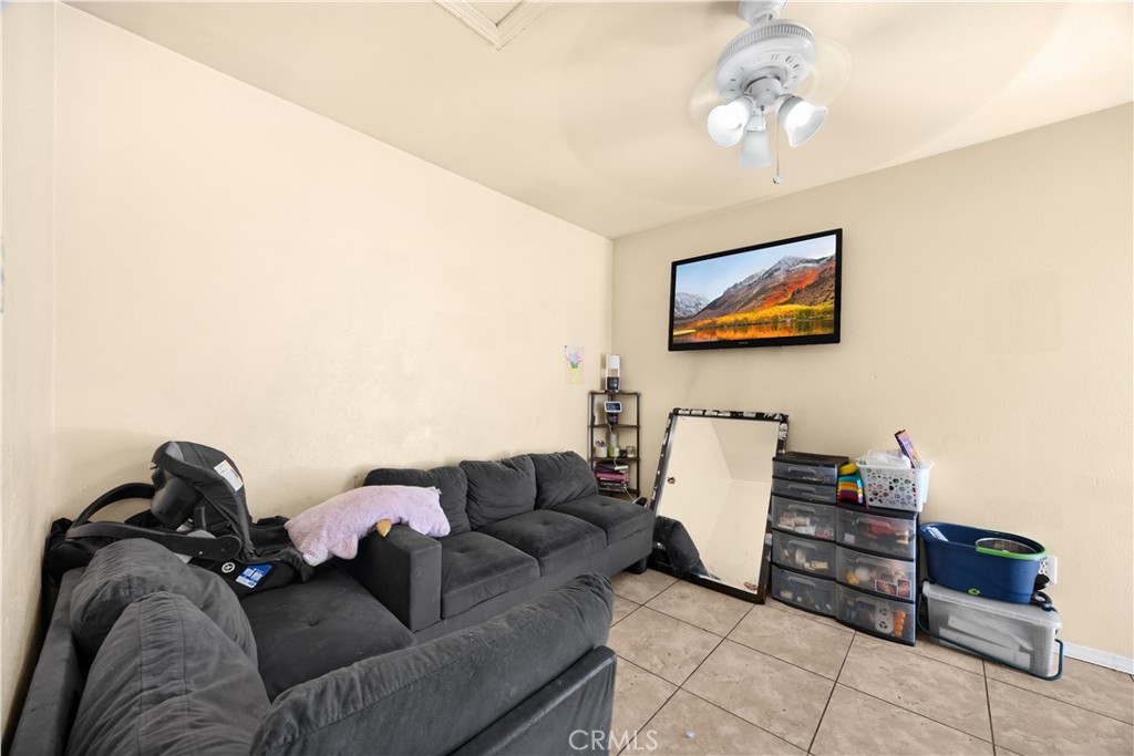 2031 E Spaulding Way Property Photo 14