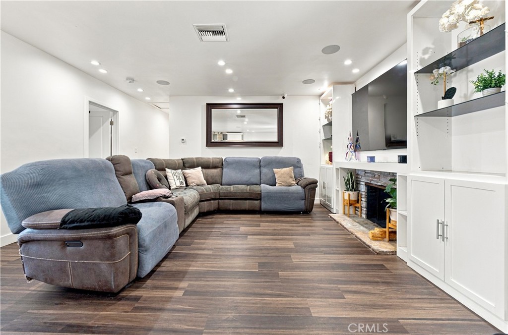 15058 Folger Street Property Photo 3
