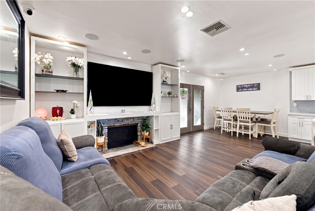 15058 Folger Street Property Photo 6