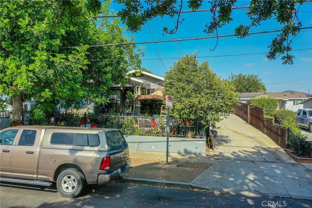1621 Murchison Property Photo 2