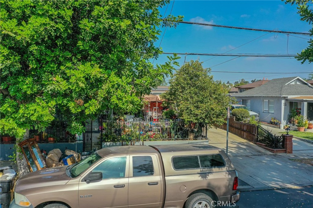 1621 Murchison Property Photo 4