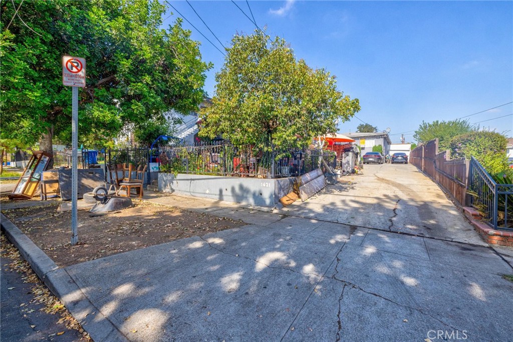 1621 Murchison Property Photo 39