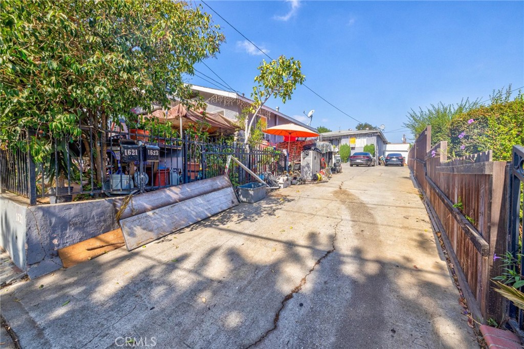 1621 Murchison Property Photo 40