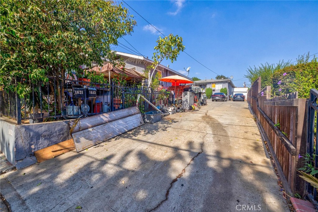1621 Murchison Property Photo 41