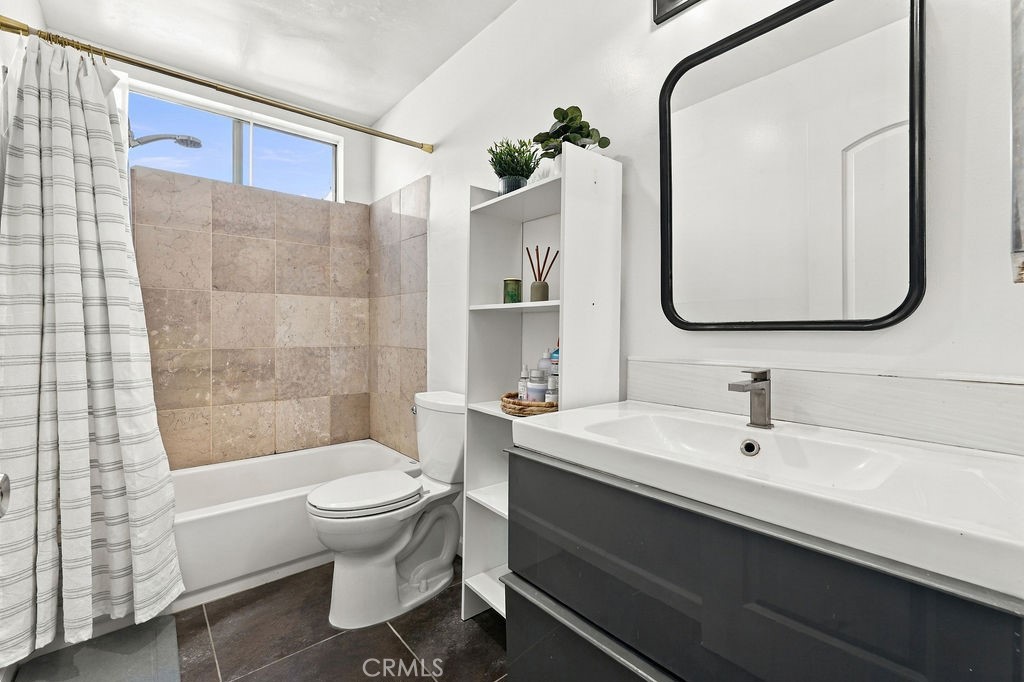 8800 Cedros Avenue 108 Property Photo 15