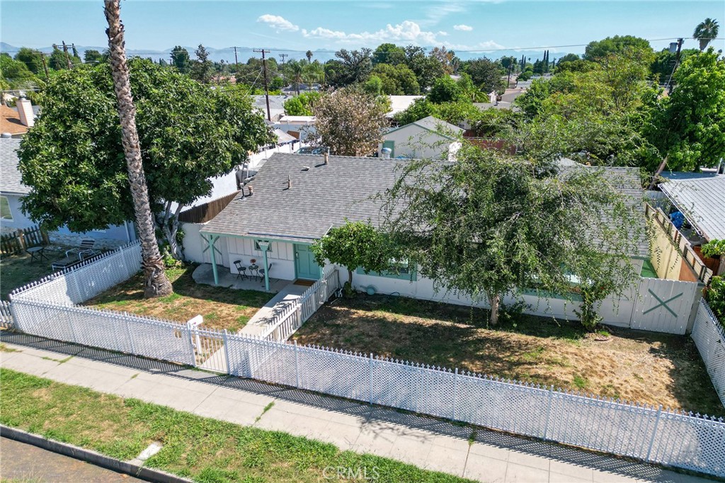 7938 Lindley Property Photo 1