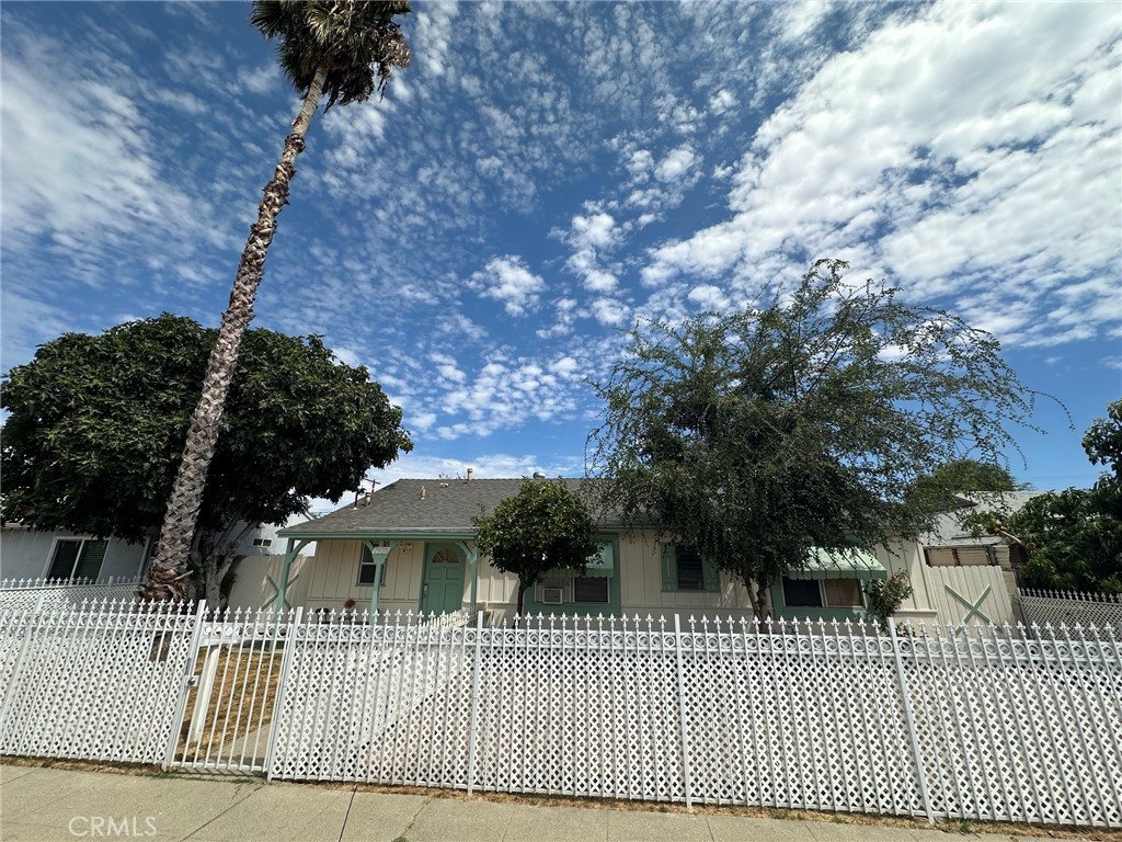 7938 Lindley Property Photo 1