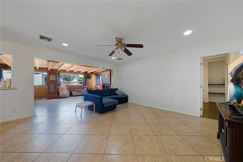 7938 Lindley Property Photo 4