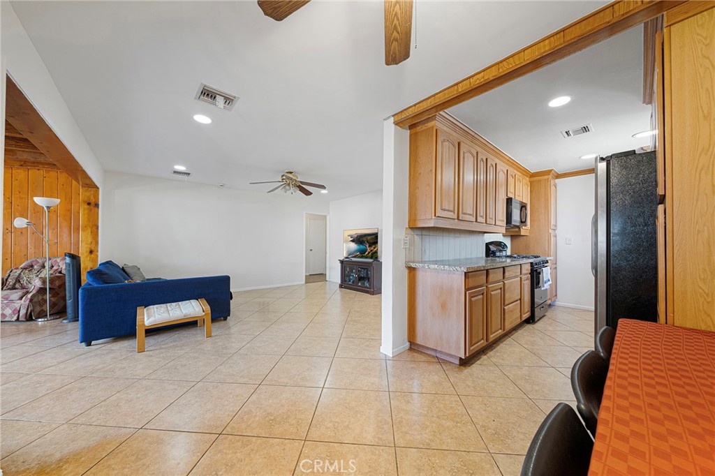 7938 Lindley Property Photo 7