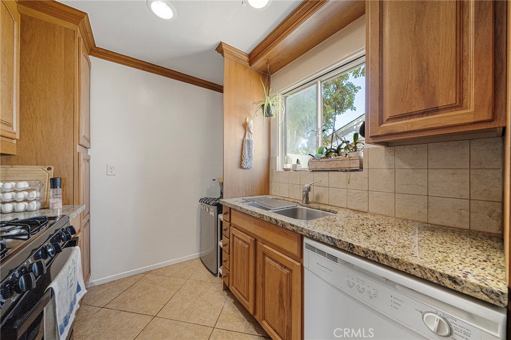 7938 Lindley Property Photo 8