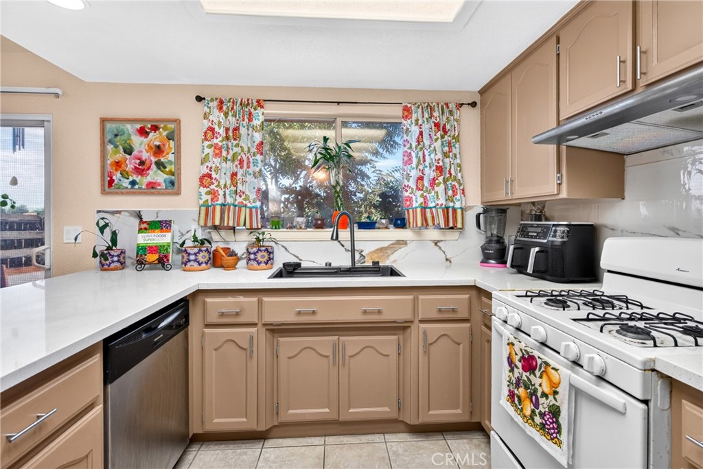 18004 Orange Property Photo 28