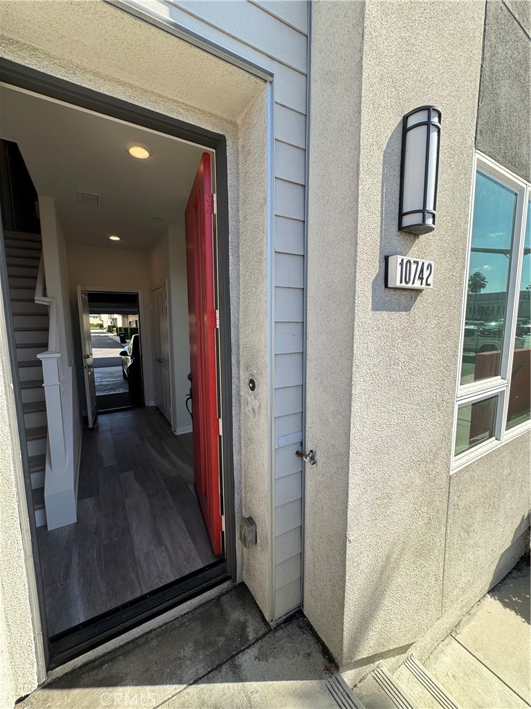 10742 Paramount Property Photo 1