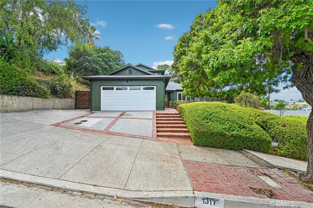1311 N Meyler Property Photo 1