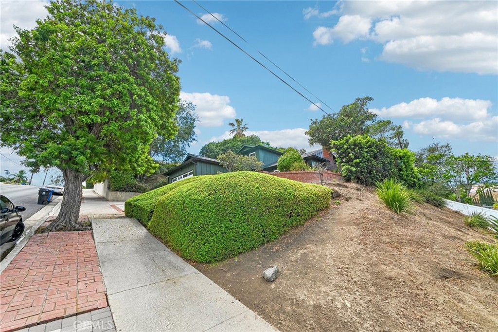 1311 N Meyler Property Photo 3