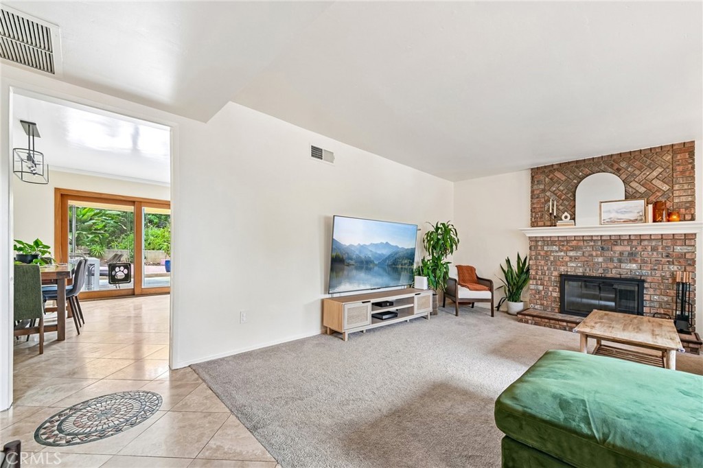 1311 N Meyler Property Photo 8