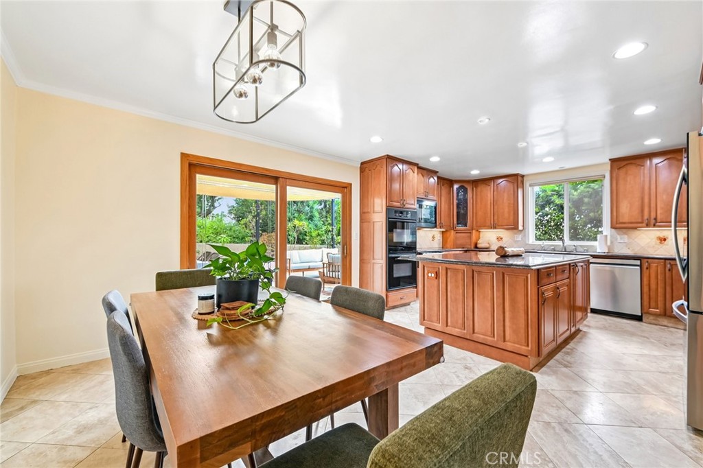 1311 N Meyler Property Photo 9