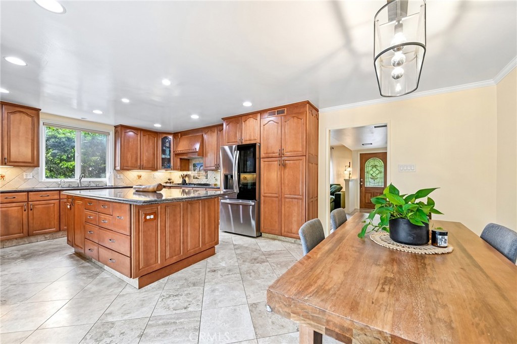 1311 N Meyler Property Photo 11