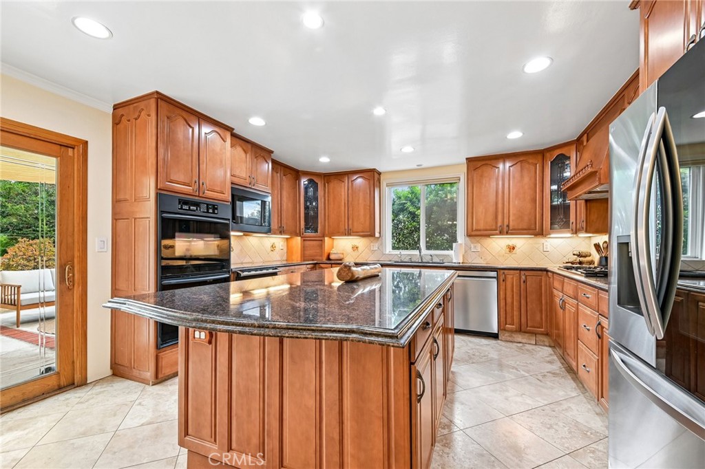1311 N Meyler Property Photo 12