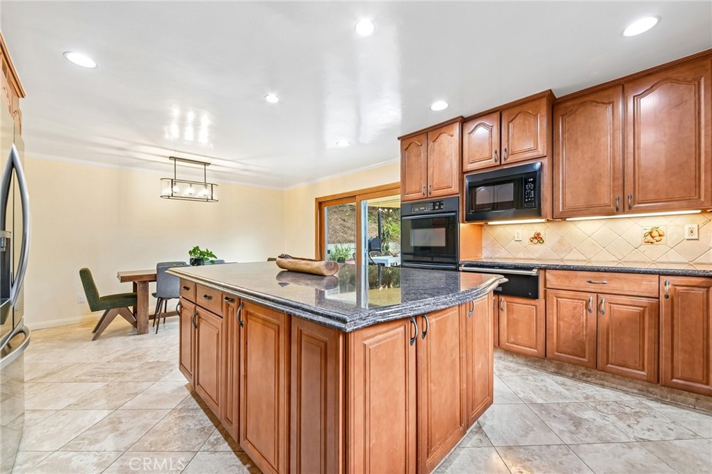1311 N Meyler Property Photo 14