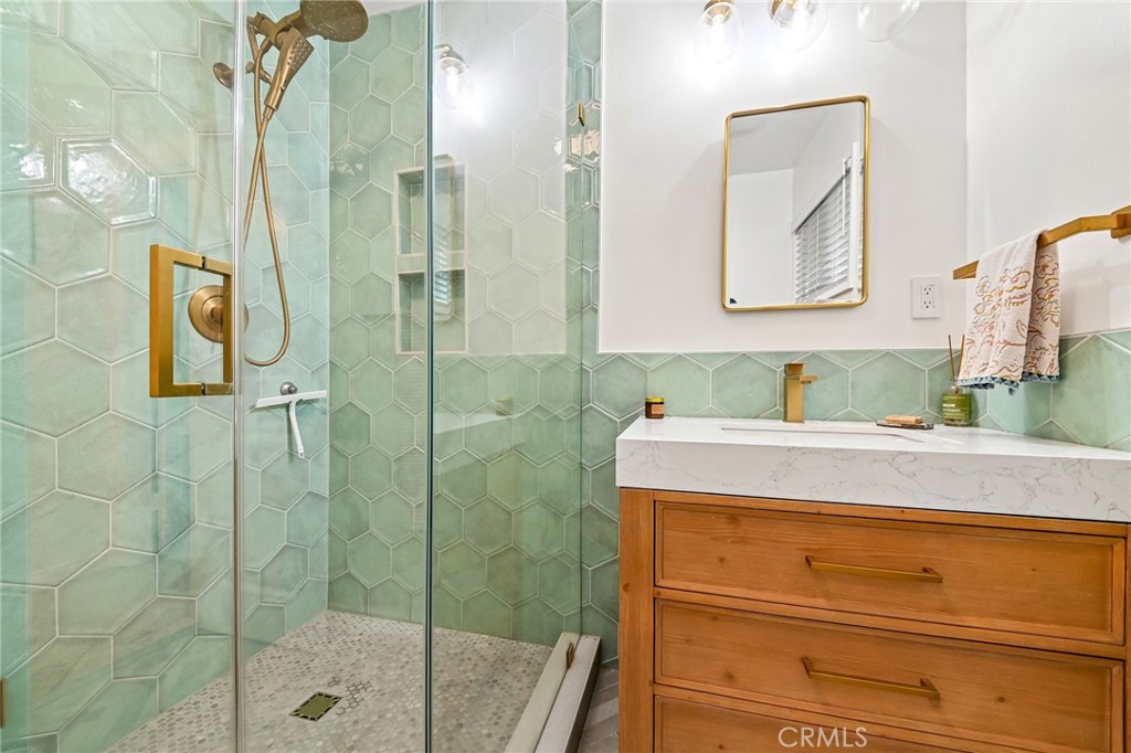 1311 N Meyler Property Photo 22