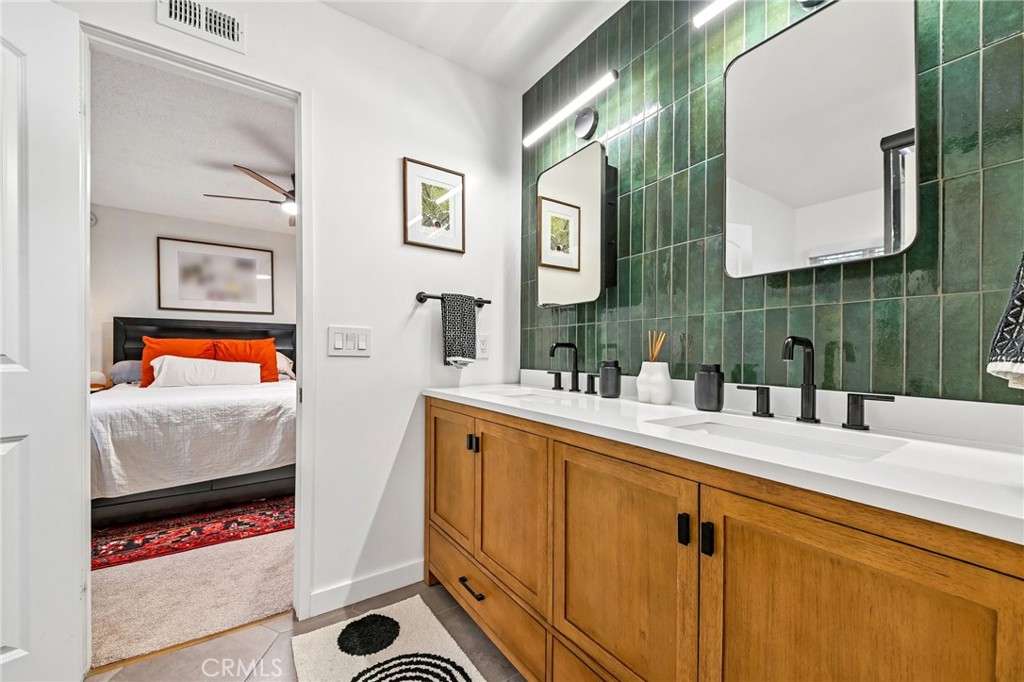 1311 N Meyler Property Photo 32