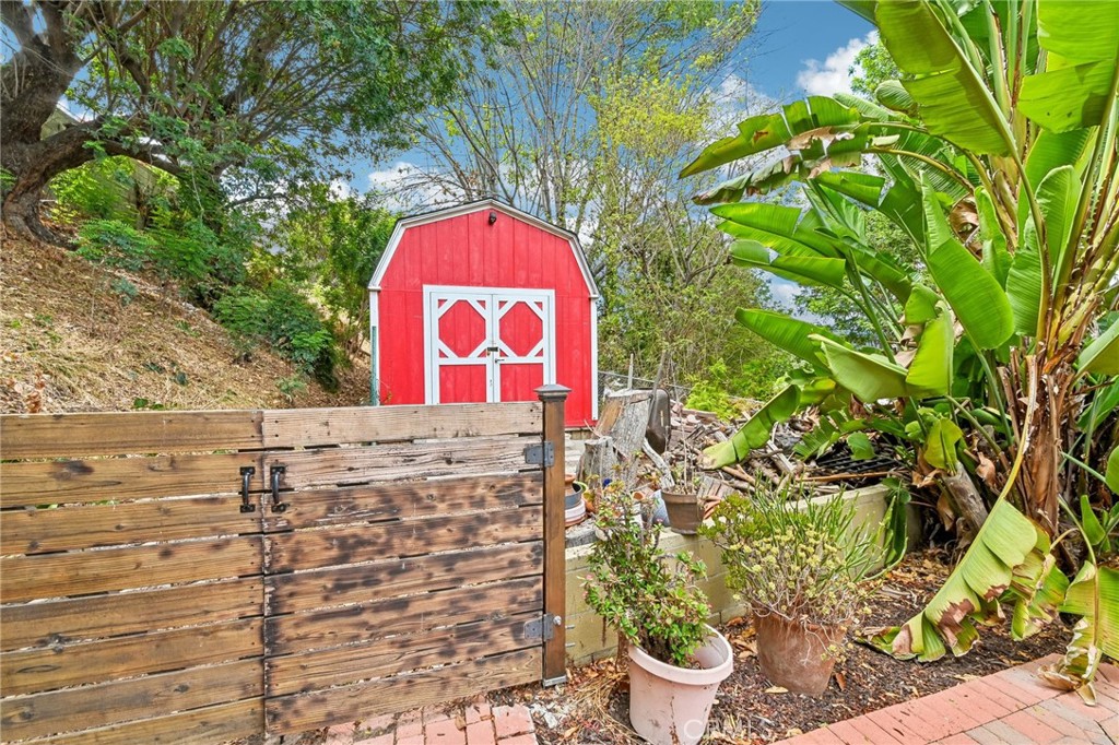 1311 N Meyler Property Photo 42