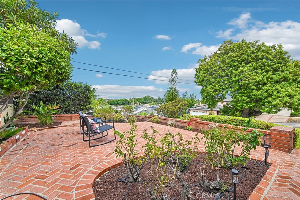 1311 N Meyler Property Photo 48