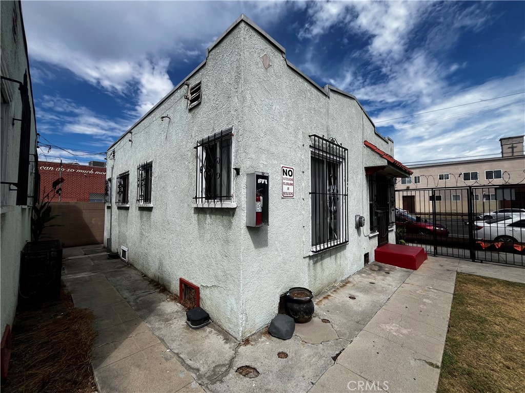 6325 S Figueroa Street Property Photo 5
