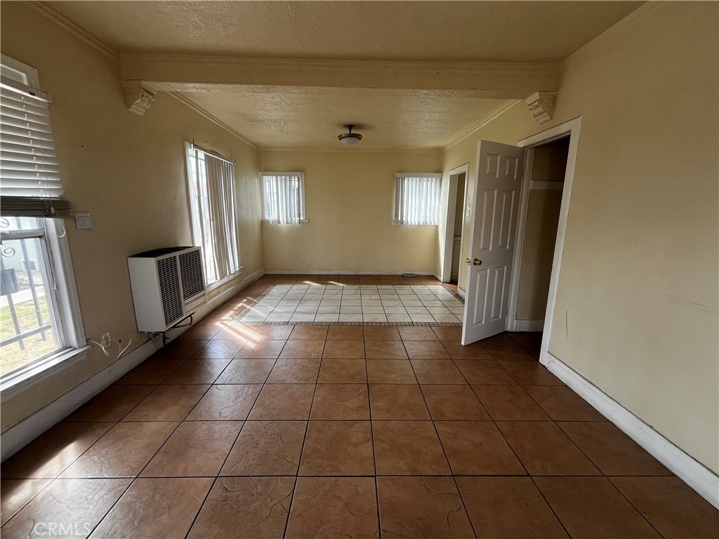6325 S Figueroa Street Property Photo 7