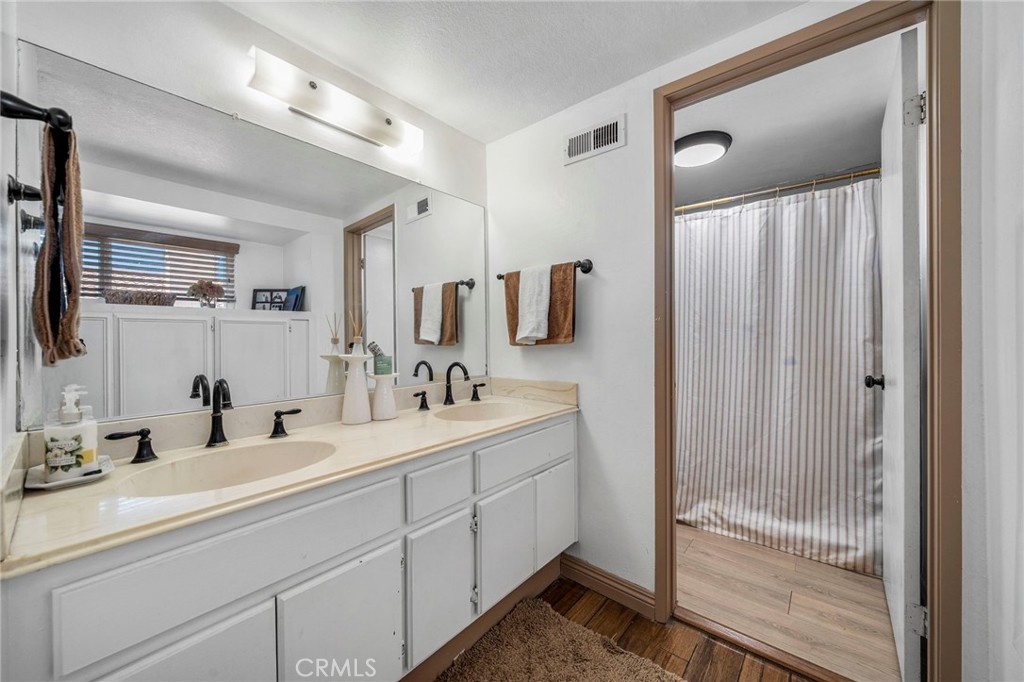 2883 Hollow Glen Circle Property Photo 13