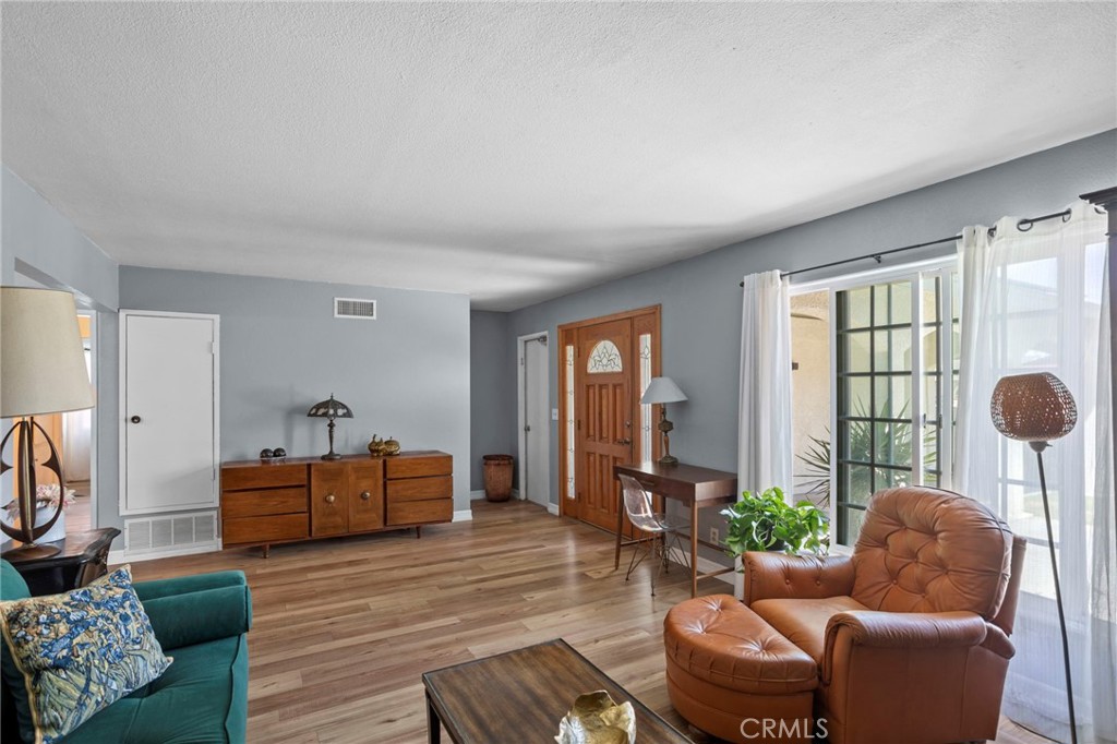 24509 Ravenna Property Photo 4