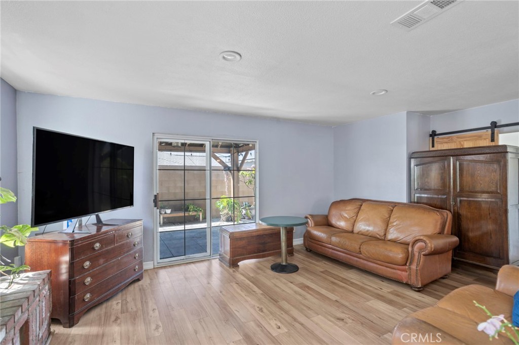 24509 Ravenna Property Photo 9