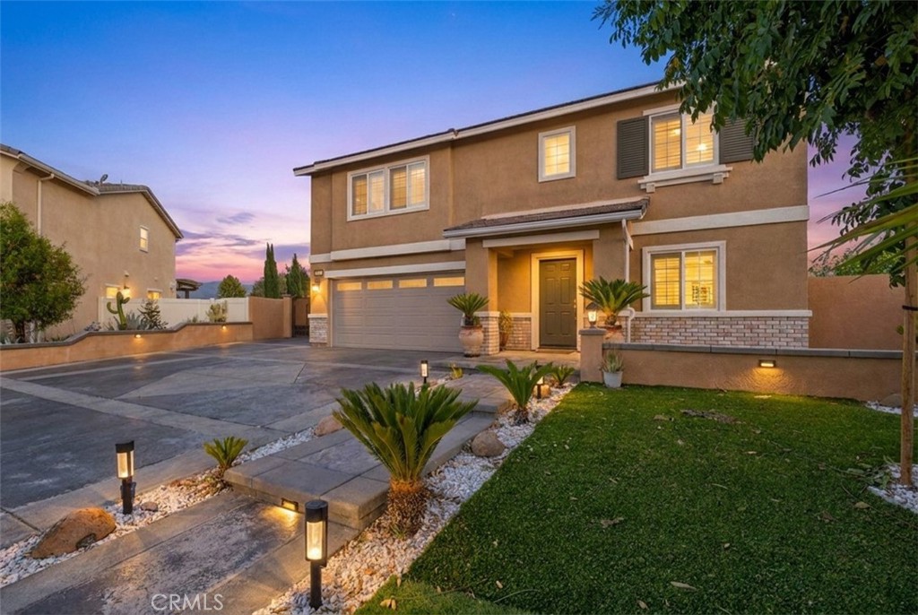 1304 Desert Rose Court Property Photo 1
