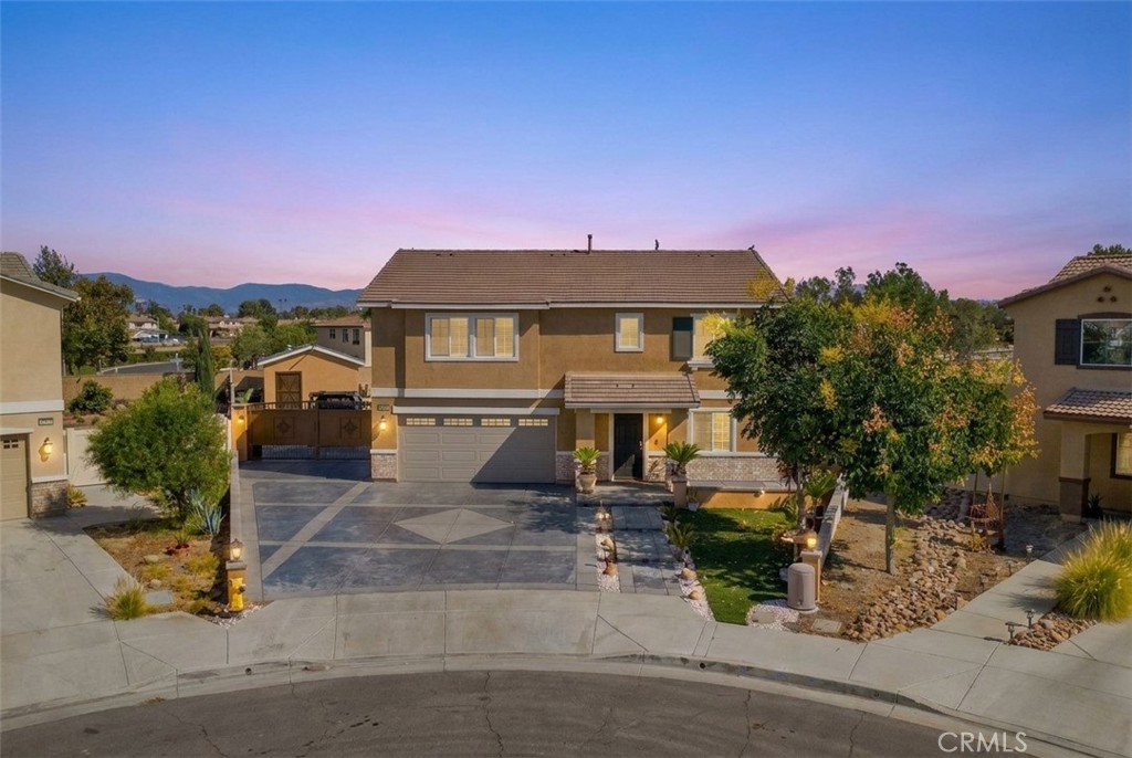 1304 Desert Rose Court Property Photo 2